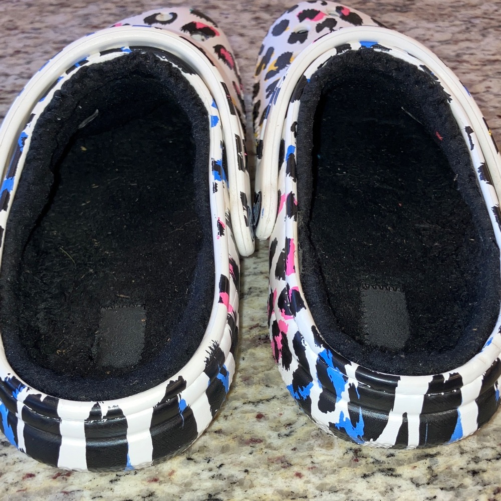 Crocs Classic Lined Clogs Leopard Print Mens 8 Womens 10 Slip-On Comfort Shoes - Picture 10 of 10
